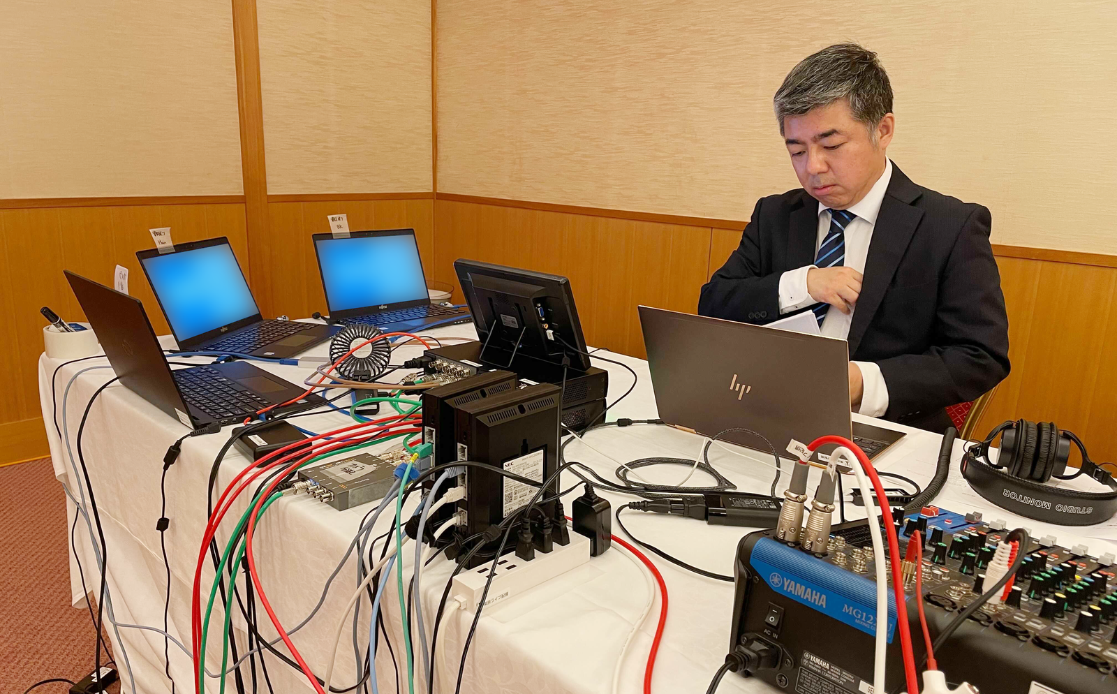 医療関係者向けウェビナーの配信現場